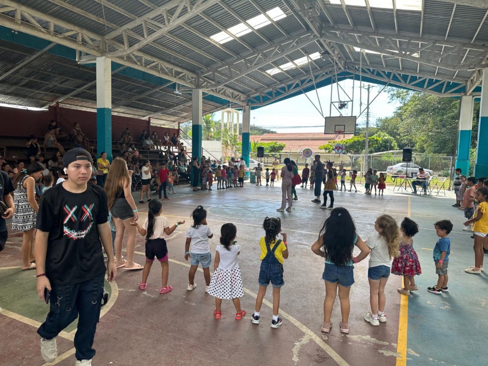 Kids dancing at a Corazones Unidos event
